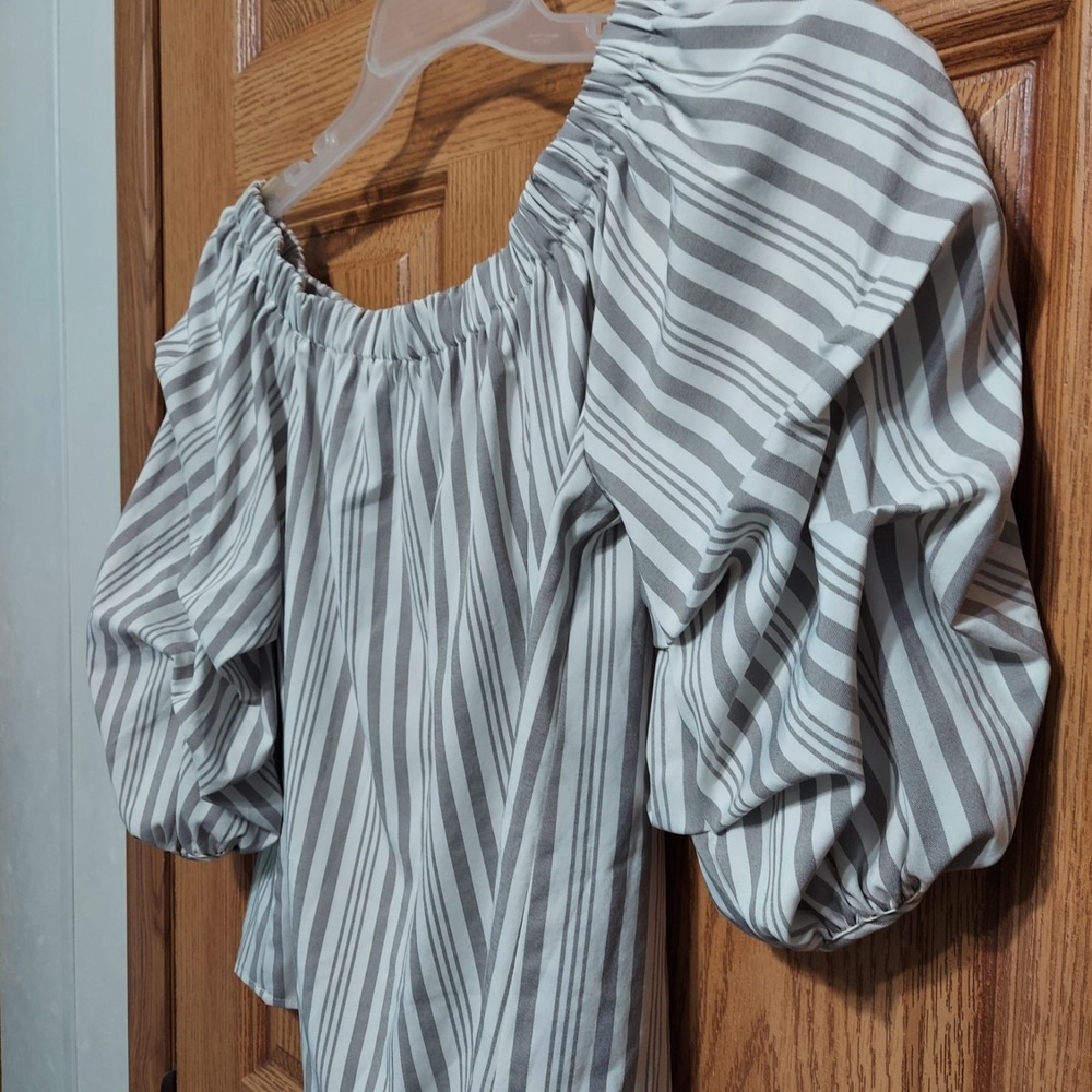 She + Sky Women's SMALL Black & White Striped Top Blouse Boho Peasant Shoulder - Picture 2 of 7